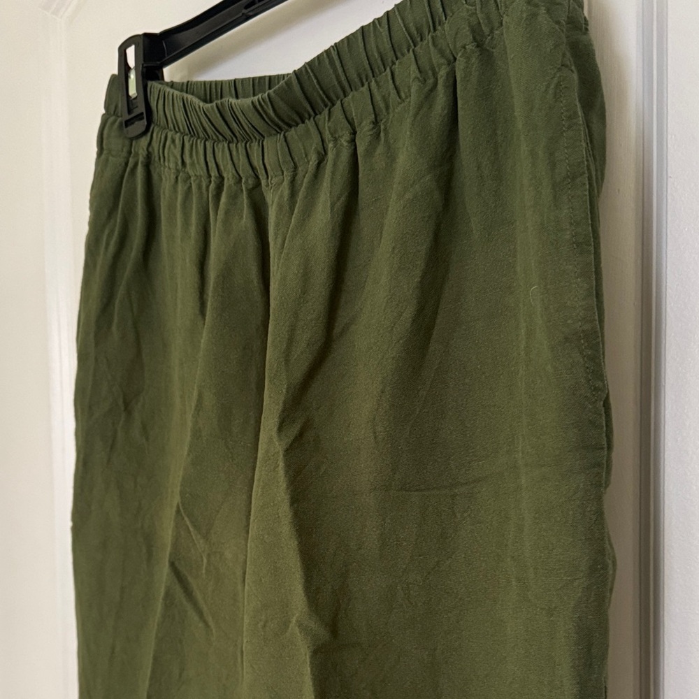 Madewell Women’s Forest Green Capris - Picture 3 of 6